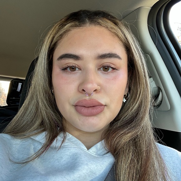 Meet your Posher, Reyna - Picture 3 of 3